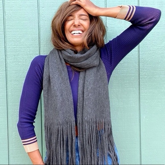 New Lucky Brand gray scarf, Grey fringe scarf - Picture 6 of 6